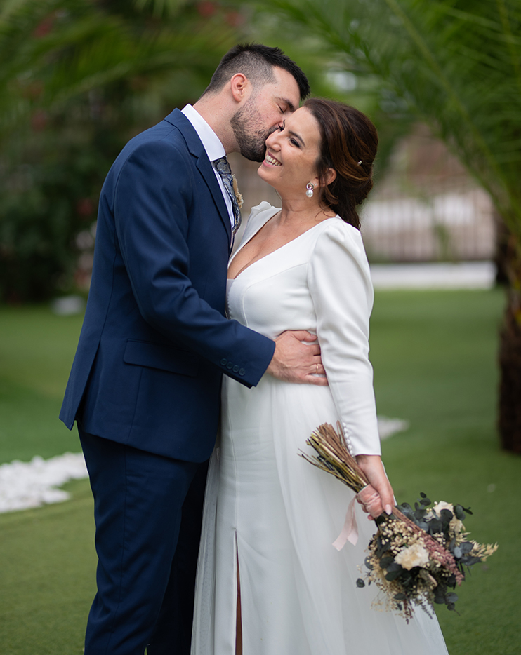 reportaje de boda en Sevilla fotografo de boda pareja posado novios